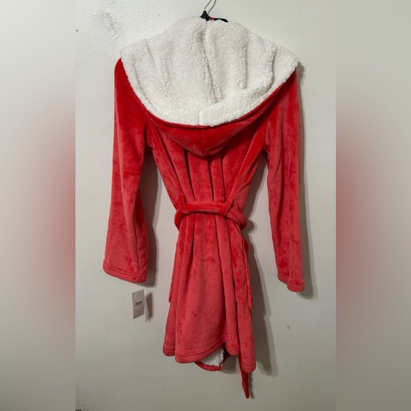 Woman’s Robe Smiley Face - Picture 4 of 5